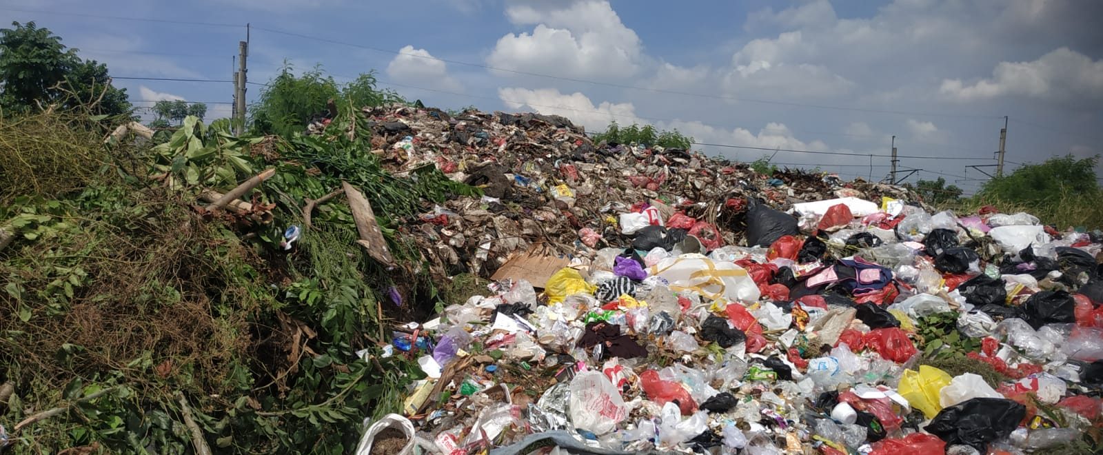 Akhirnya Sampah di Komplek Metland Cibitung Mulai Diangkut