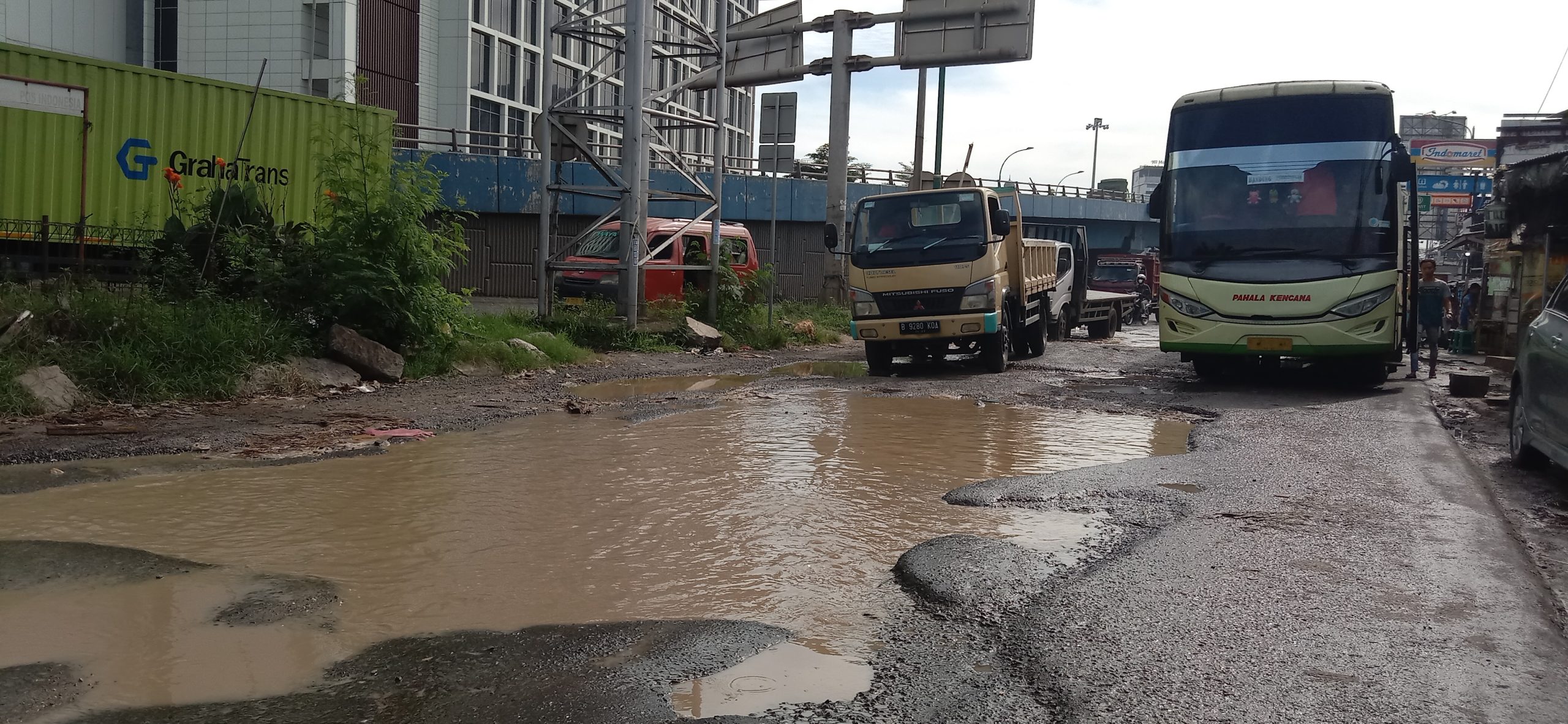 Jalan â€˜Yatimâ€™ di Cikarang Selatan Segera Diperbaiki Pemkab Bekasi