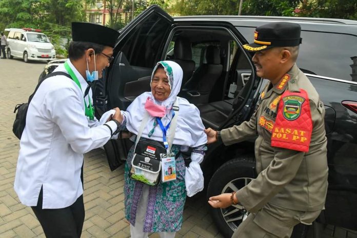 Ambu Anne Lepas 349 Calon Jemaah Haji