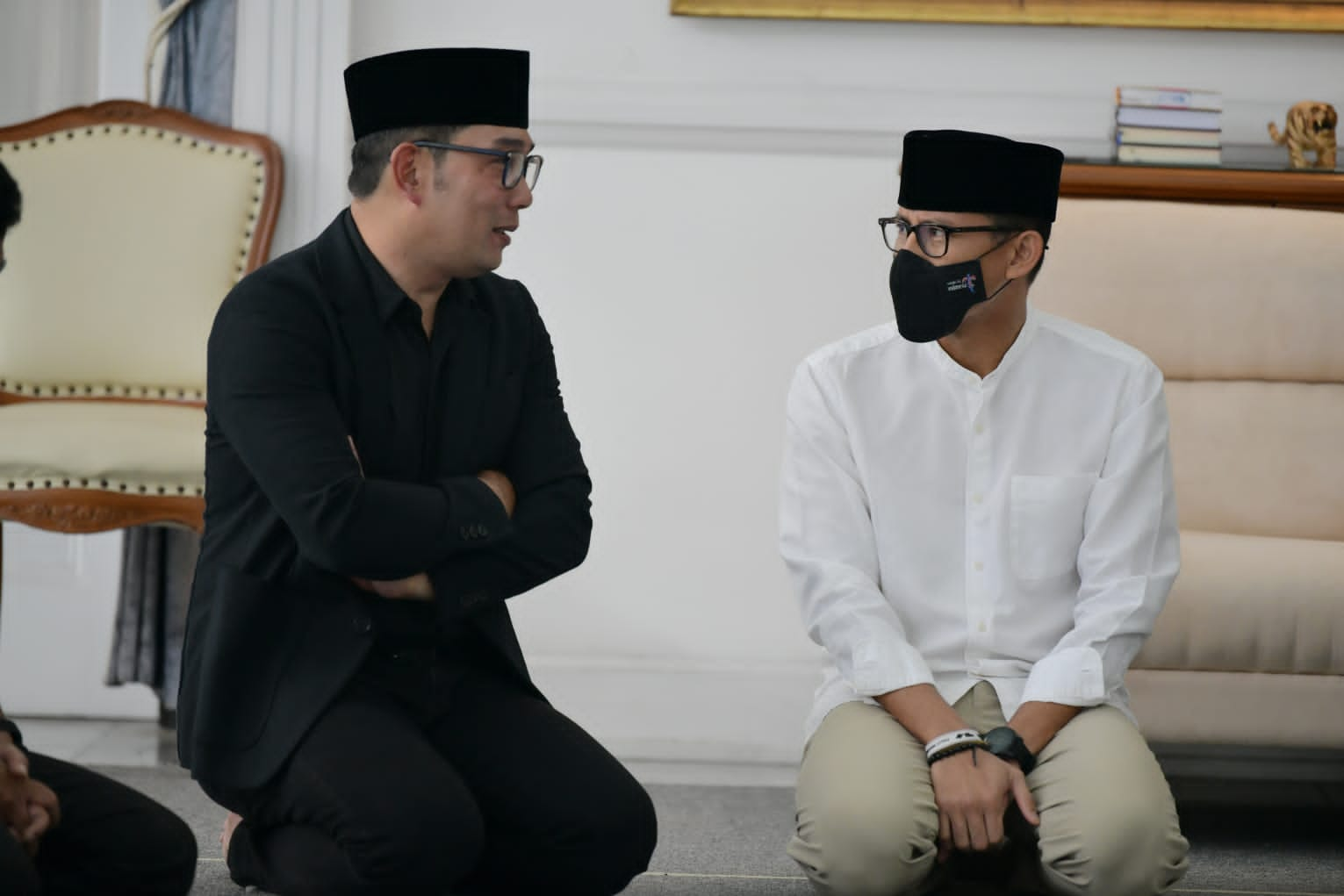 Hari Terakhir, Sandiaga Uno Takziah ke Rumah Dinas Gubernur Ridwan Kamil