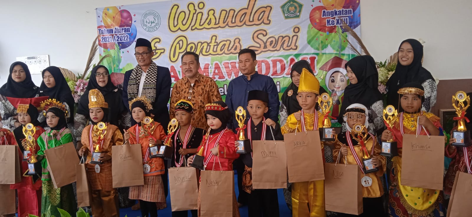 Wisuda TK Al-Mawaddah, Wisudawan Pakai Pakaian Adat