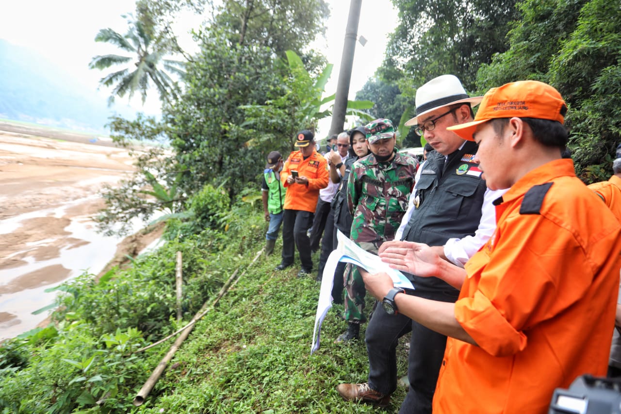 Tinjau Lokasi Banjir Bandang Bogor, Ridwan Kamil Pastikan Penanganan Berjalan Optimal