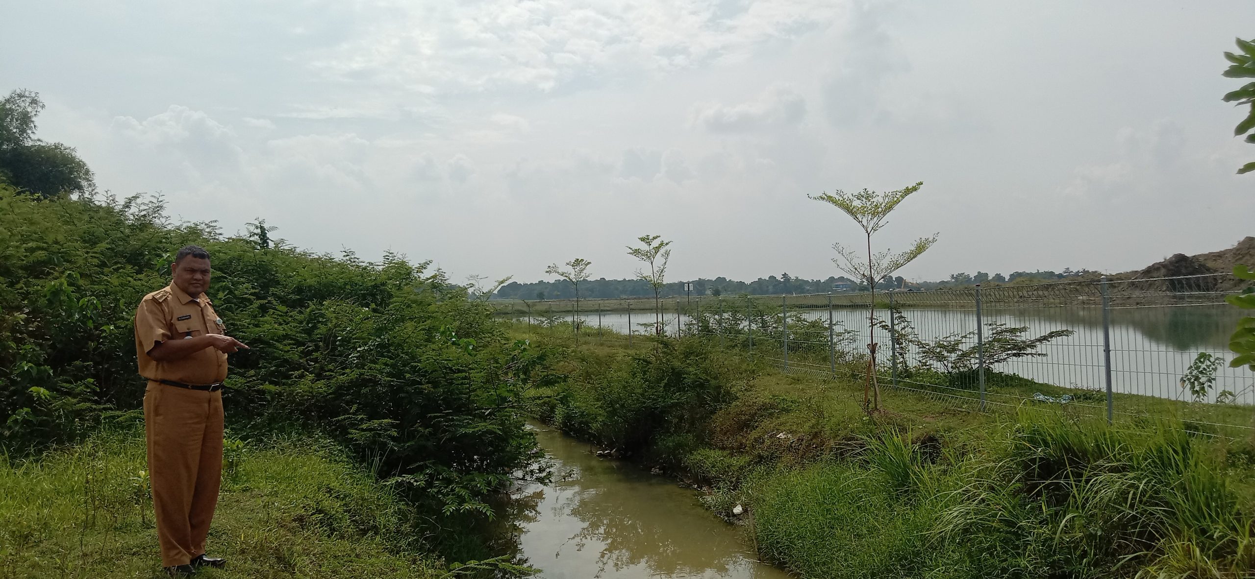 Camat Serang Baru Tinjau Normalisasi Kali Cimahabang, Awasi Terus Pak...!