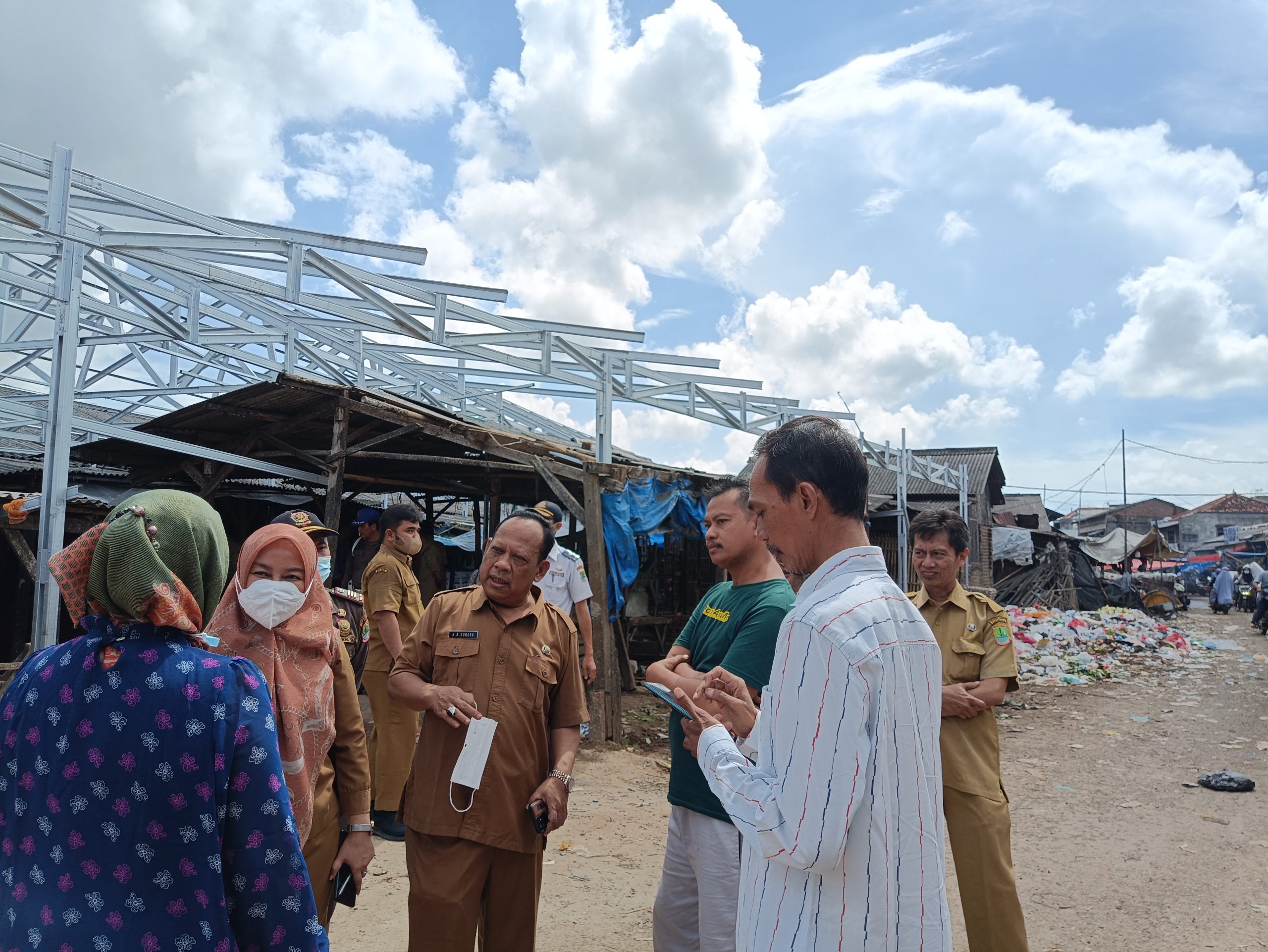 Hentikan Pembangunan Kios di Tanah PT KAI, Pedagang Pasar Rengasdengklok Diminta Pindah ke Pasar Baru