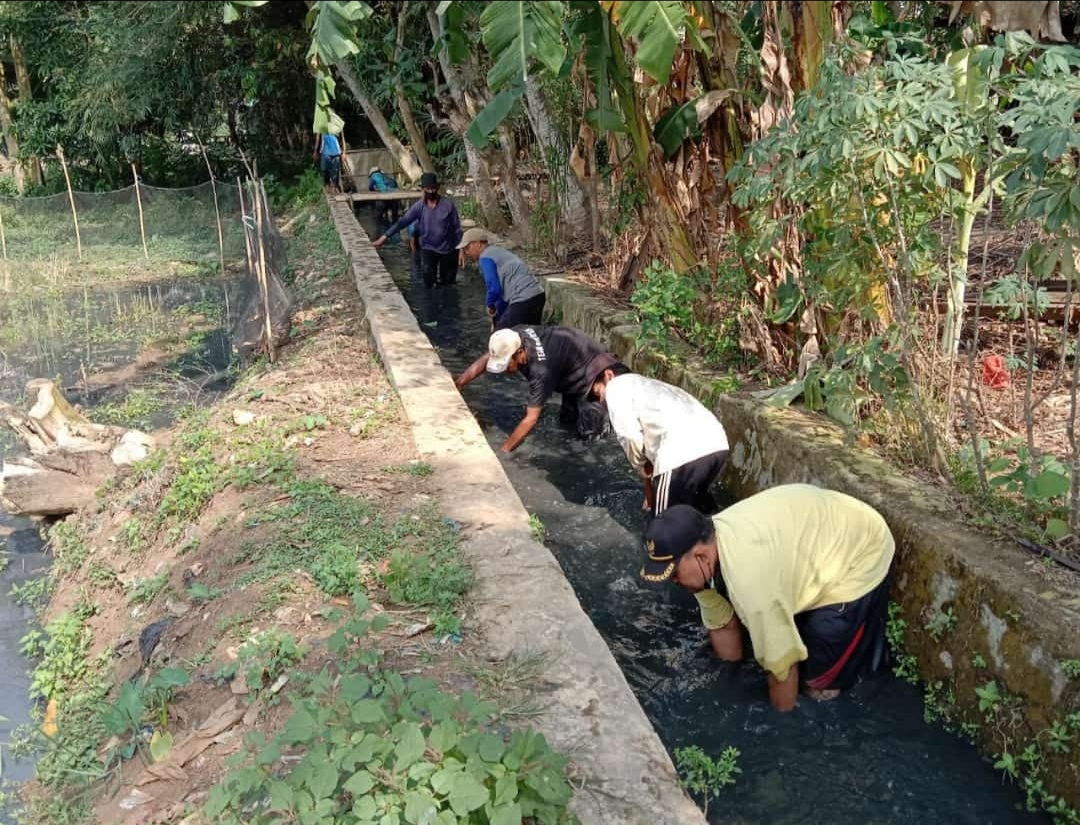 Kereen.., Pemdes Linggarsari Telagasari Jadikan Kerja Bakti Tradisi Desa