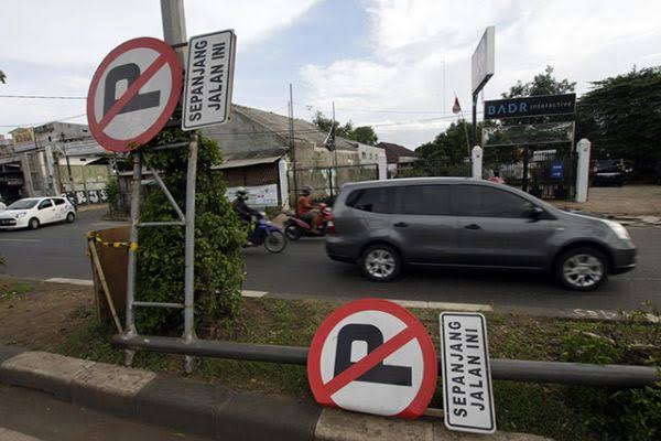 Ratusan Rambu Lalu Lintas di Bekasi Rusak