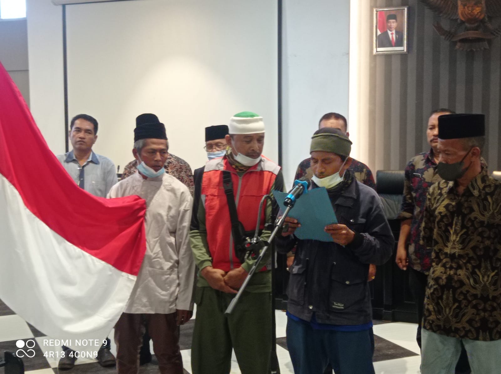 Para Pentolan Khilafatul Muslimin Karawang Secara Suka Rela Deklarasi ke Pangkuan NKRI