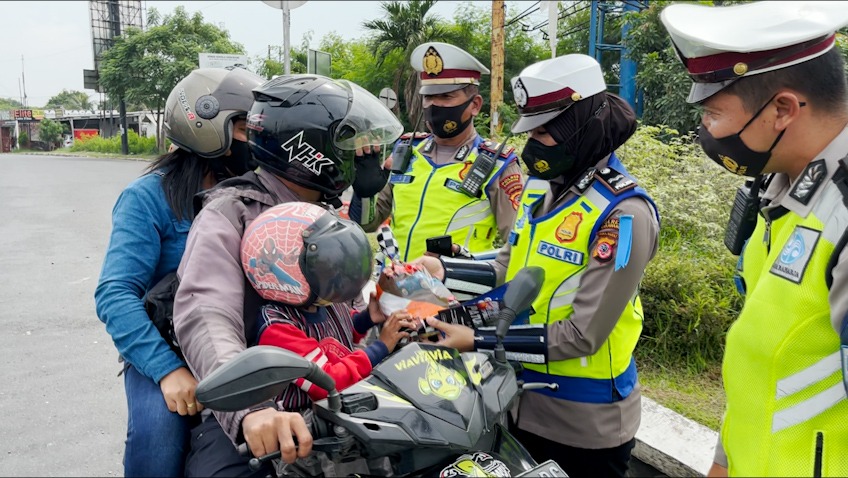 Melanggar, 1273 Pengendara Kena Teguran Satlantas Polres Karawang,  Mayoritas Sepeda Motor