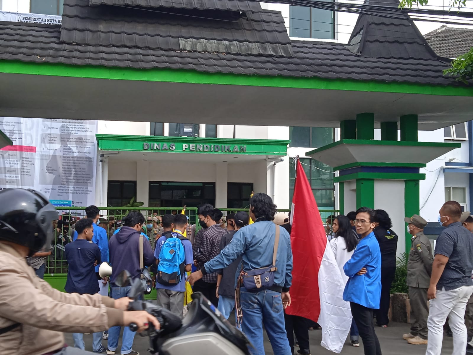 Gruduk Disdik Kota Bekasi, PMII Pertanyakan Transparansi PPDB Online