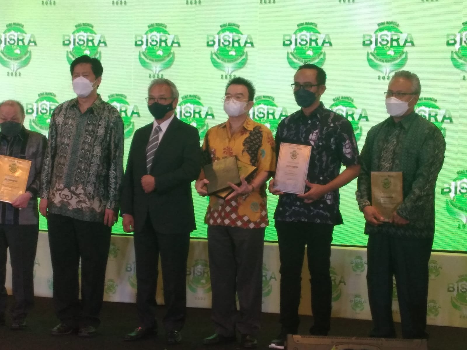 Konsisten Berdayakan Masyarakat, PT Pindo Deli Sabet Penghargaan CSR Award 2022