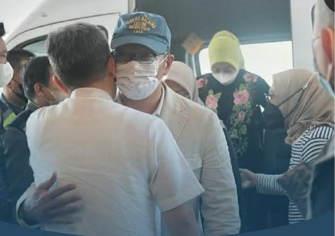 Ridwan Kamil Tiba di Rumah Dinas, Teman-teman Wartawan Jangan Ganggu Dulu