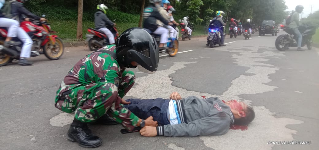 Dua Sepeda Motor Beradu di Jalan Kawasan Industri Purwakarta, Seorang Terpental dan Luka Parah, Tak Ada yang M