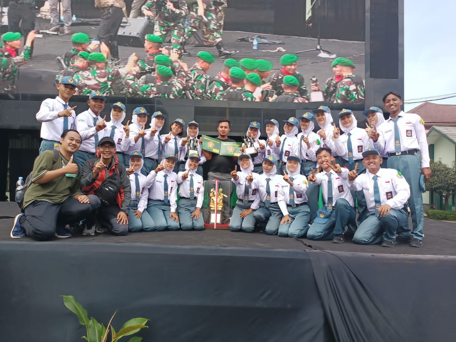 Hebat SMAN 5 Karawang Raih Juara Umum Se-Jawa Barat,Piala Bergilir LKBB Kodiklatad 2022