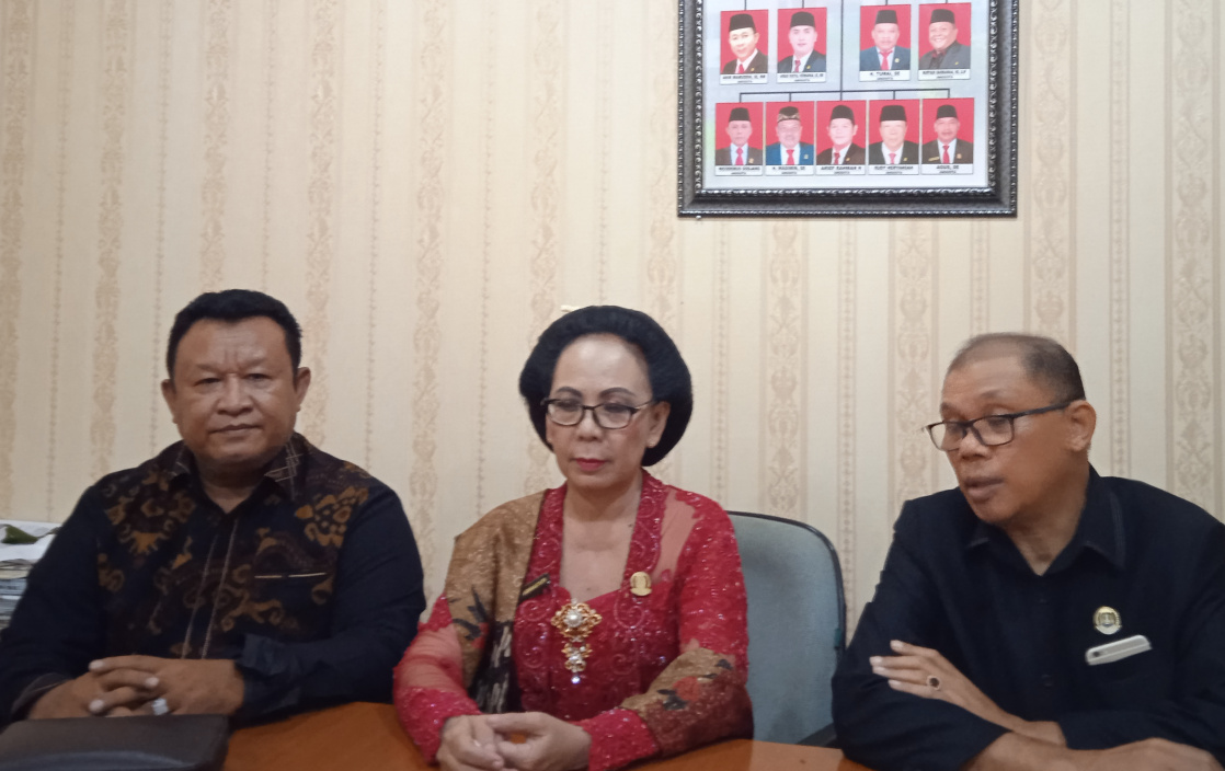 DPRD Kota Bekasi Lantik Anggota PAW Eni Widiastuti Gantikan Warsimin