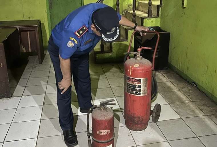 Antisipasi Kebakaran, Damkar Lakukan Pengecekan Hydrant dan APAR