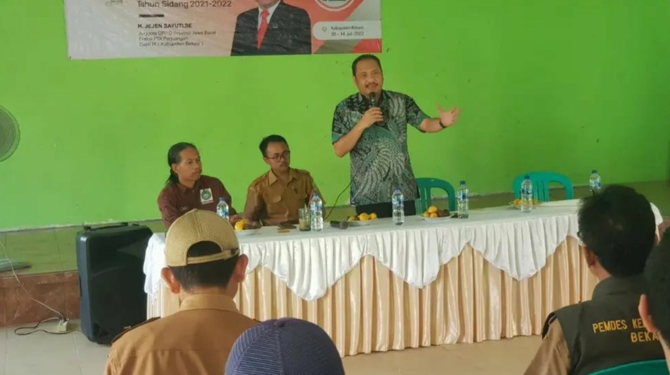 Jejen Bantu Penyaluran Bantuan untuk Kelompok Kerja