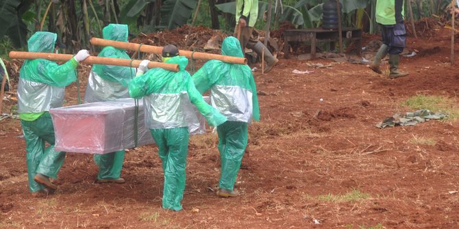 Nasib Petugas Pemakaman Jenazah Covid-19 di Kabupaten Karawang Miris, Honor 4 Bulan Belum Dibayarkan