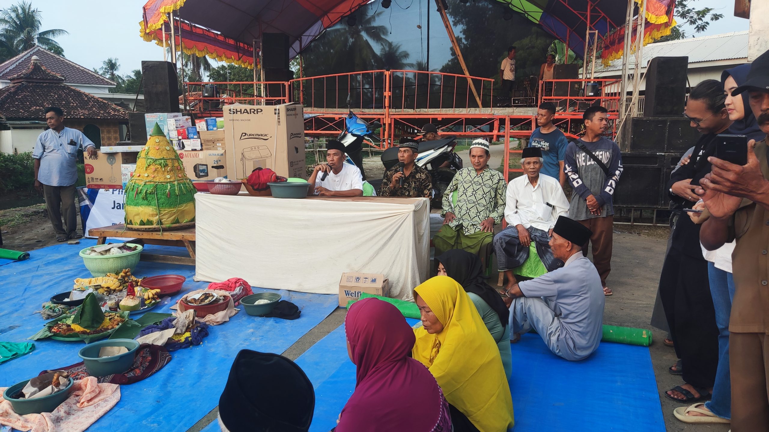 Meriahnya Tradisi Baritan di Kecamatan Tempuran, Hajat Bumi Desa Cikuntul Berhadiah Sepeda Motor