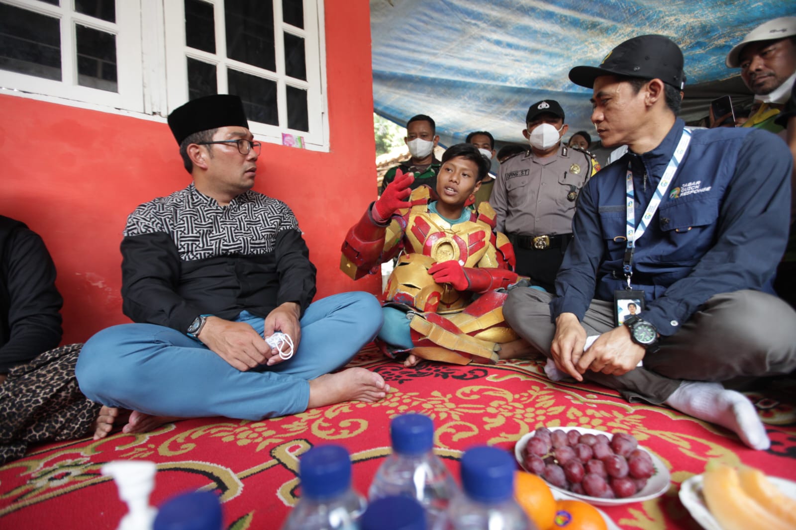 Ridwan Kamil Bertemu Pengamen yang Menolong Korban Kecelakaan di Cibubur