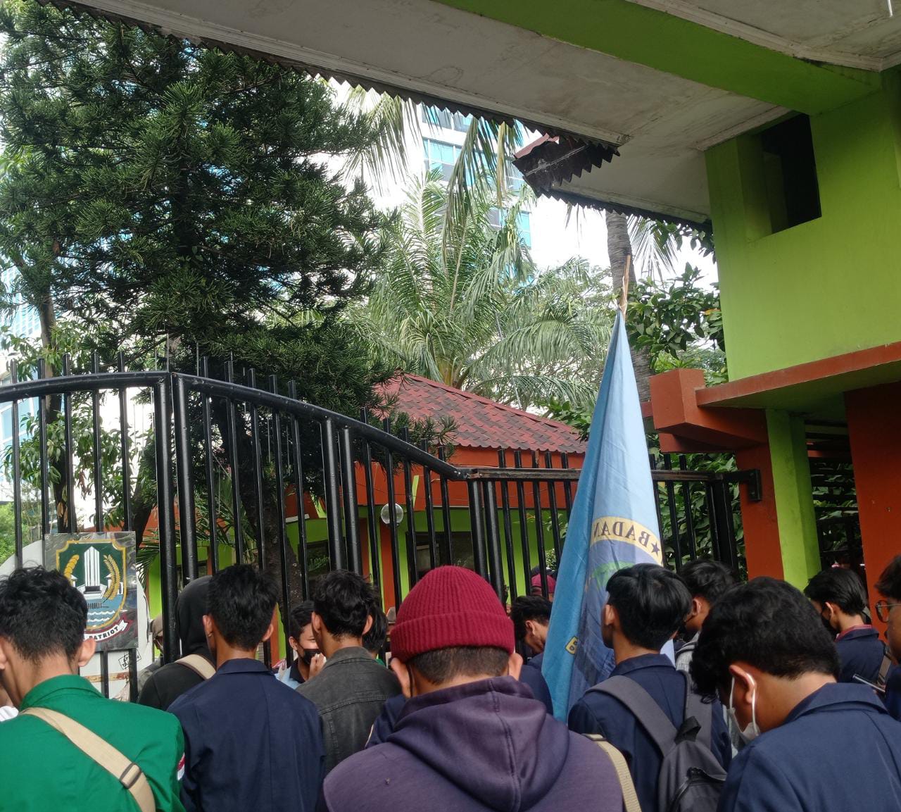 Hari Ketiga, Aksi Mahasiswa di Pemkot Bekasi Berakhir Ricuh