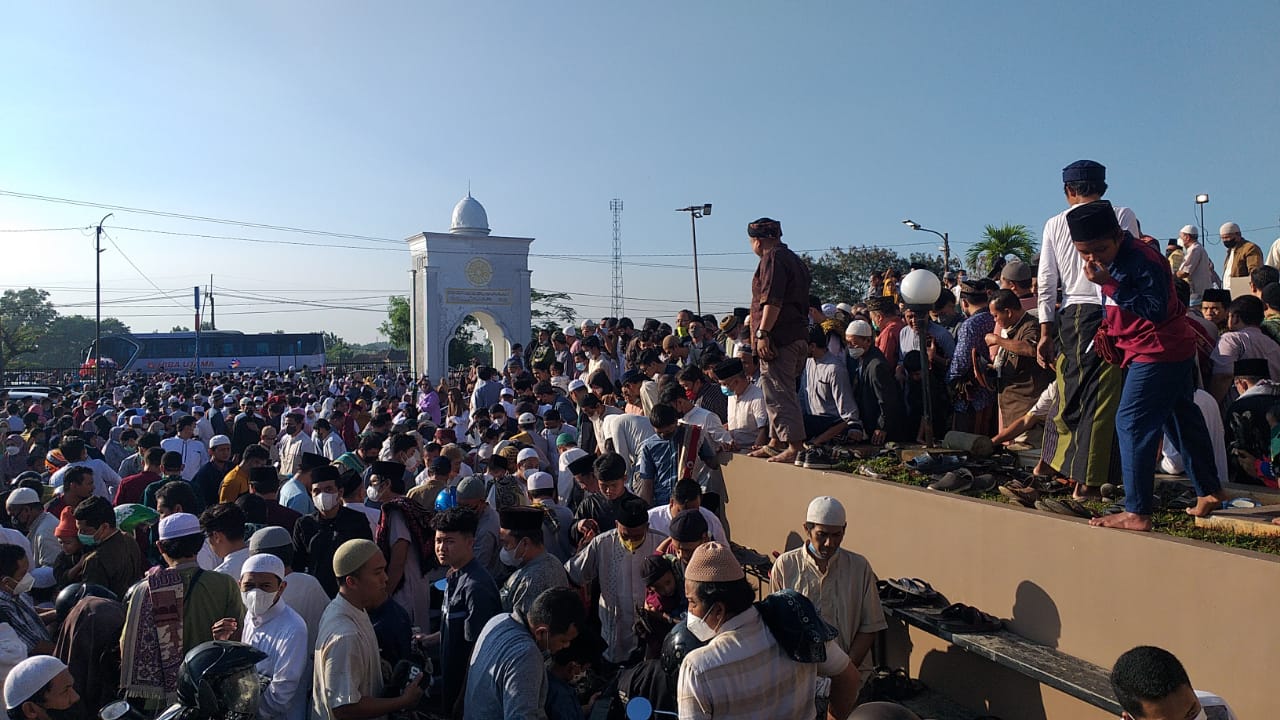 Jamaah Shalat Idul Adha di Islamic Center Muhammadiyah Karawang Tak Tertampung