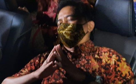 Roy Suryo Ngedrop dan Muntah-muntah, Polisi Tunda Pemeriksaan