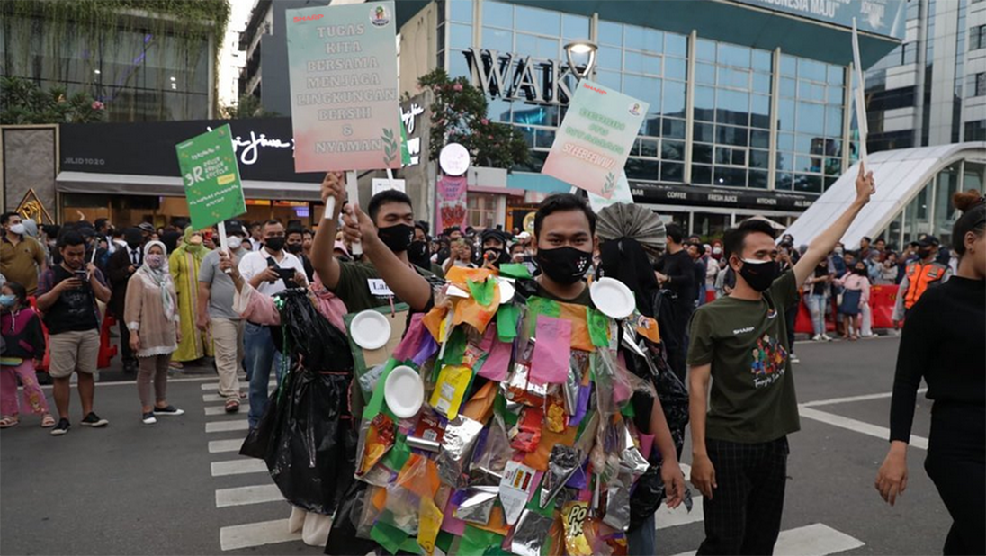 Keren, Sharp Greenerator Beraksi di Citayam Fashion Week, Misinya Menjaga Lingkungan
