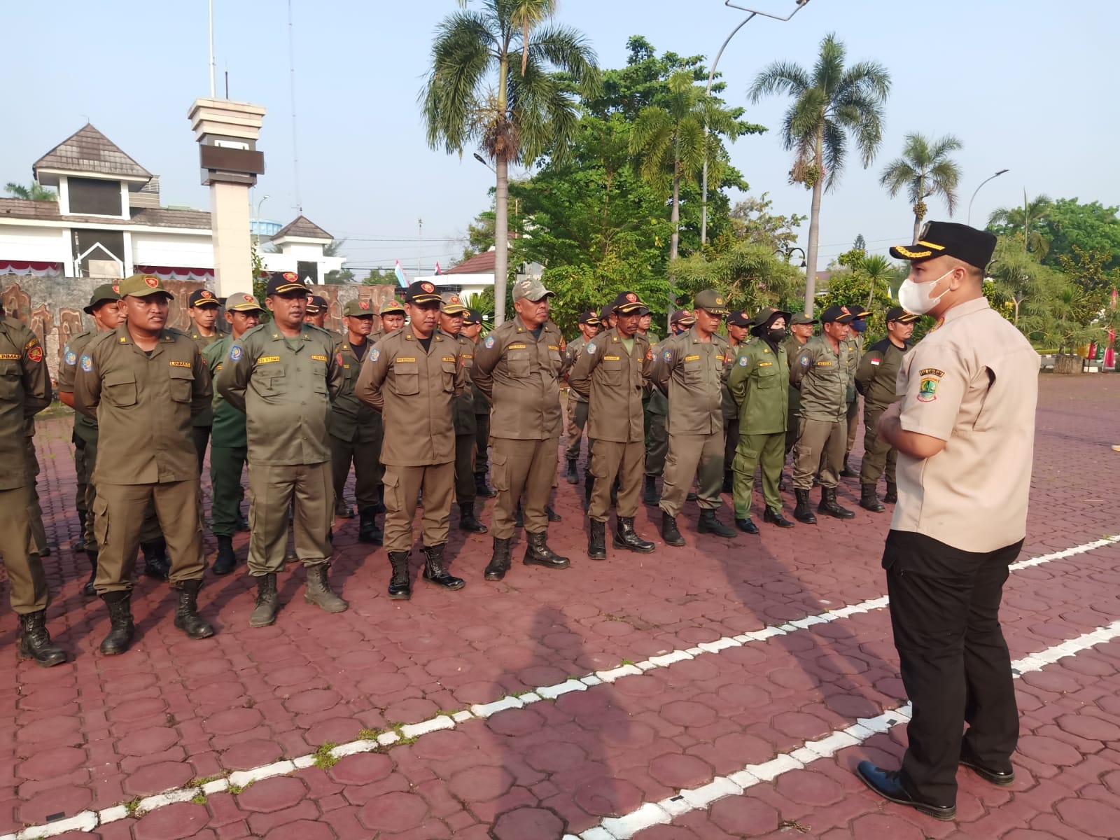 Puluhan Linmas Digembleng Satpol PP Karawang