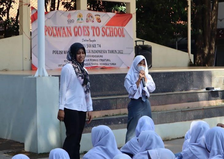 Hebat, Hindari Kenakalan Remaja, Polwan Purwakarta Goes to School