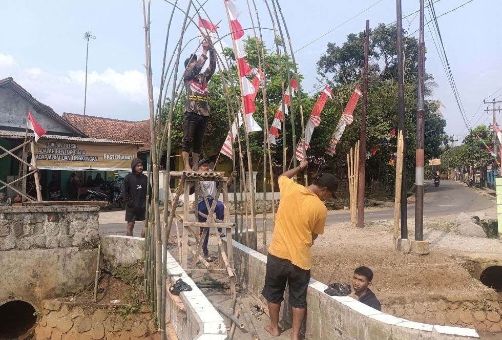 Desa di Purwakarta Gelar Lomba Hias Gapura