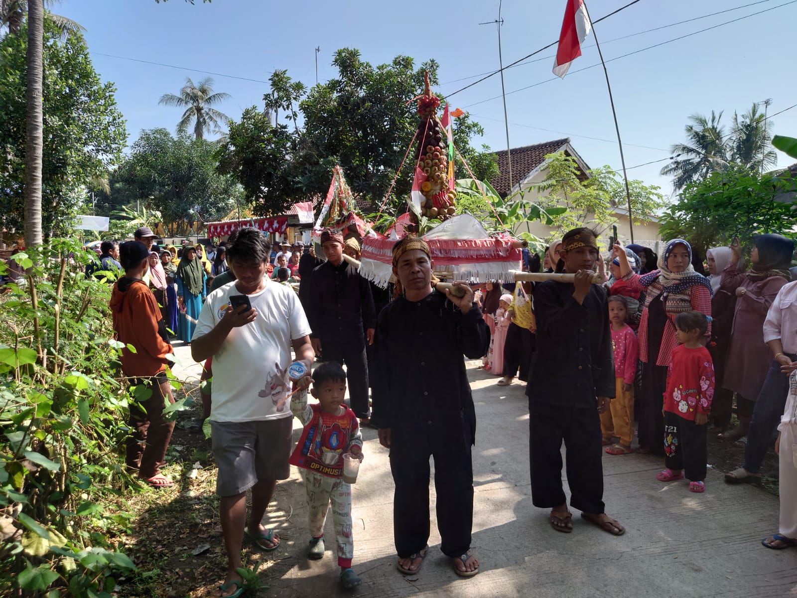 Melihat Ruwatan Sedekah Bumi di Desa Muktijaya Cilamaya Kulon, Ada Ritual Tanam Kepala Kerbau