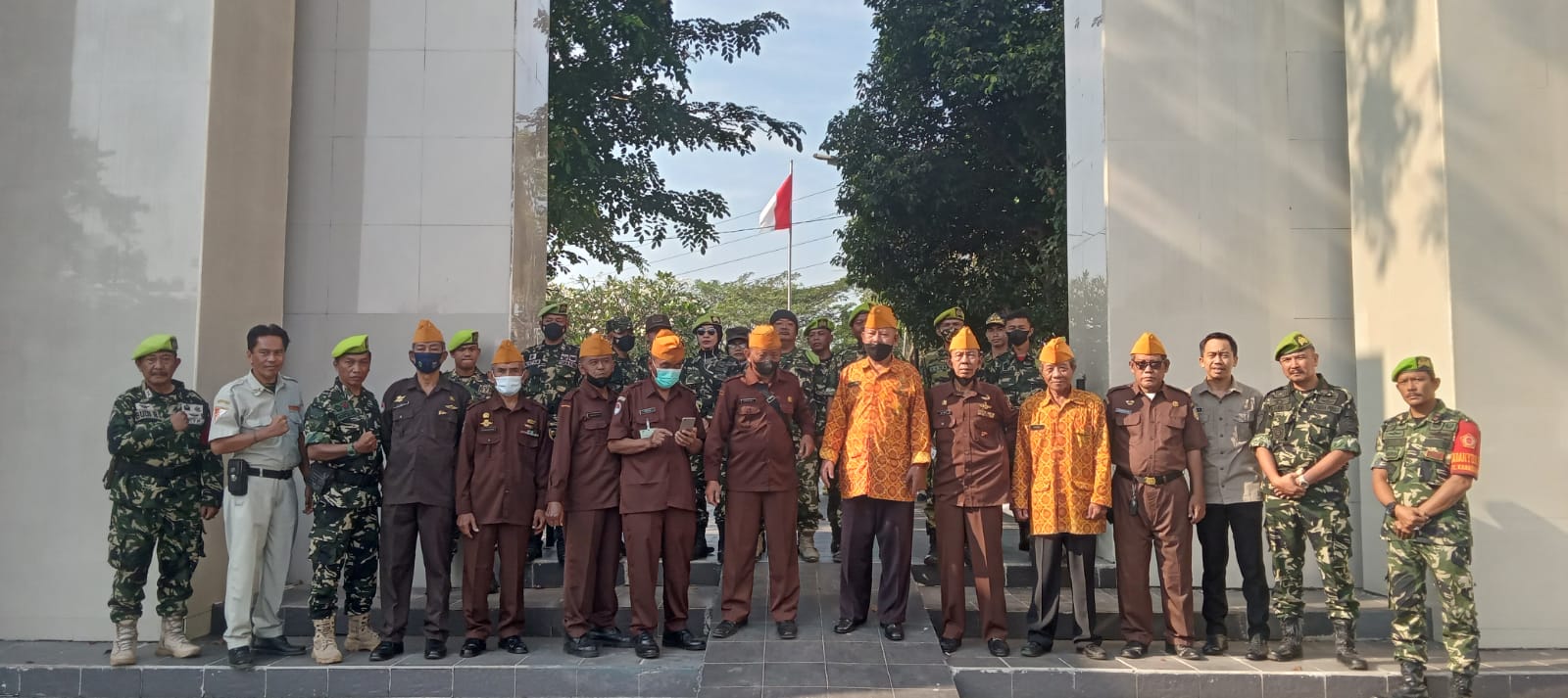 LVRI Karawang Peringati Hari Veteran Nasional dengan Upacara Tabur Bunga di Taman Makam Pahlawan