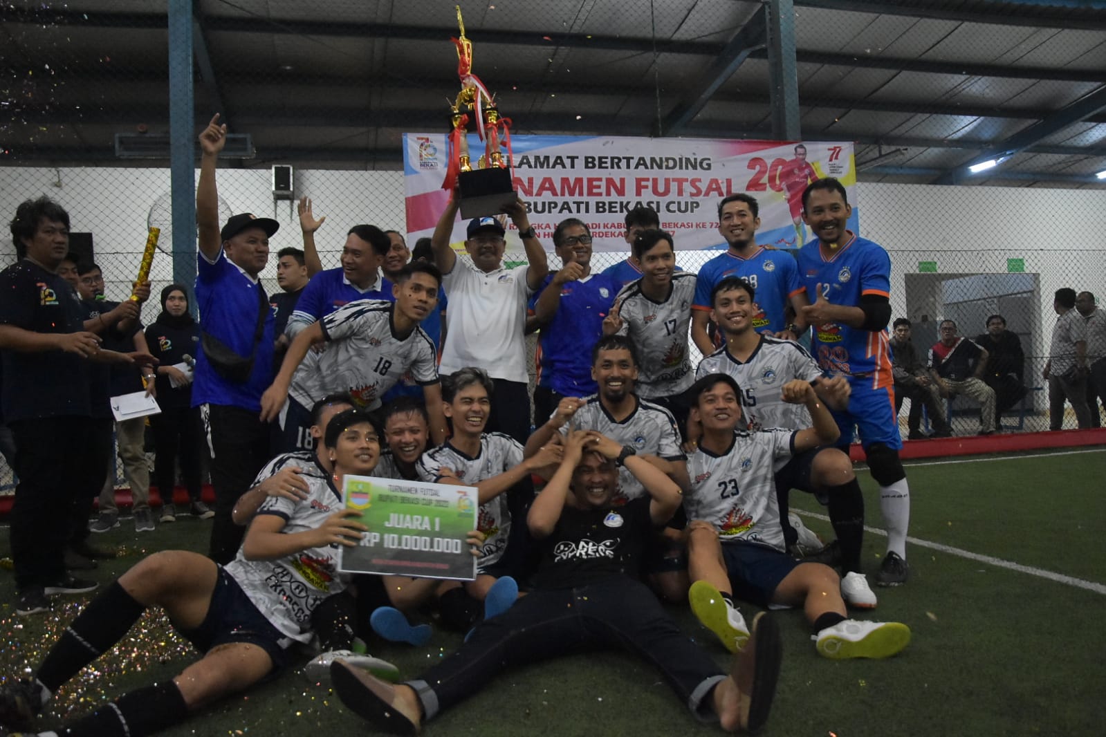 PDAM Tirta Bhagasasi Angkat Trofi di Turnamen Futsal Pj Bupati Bekasi Cup