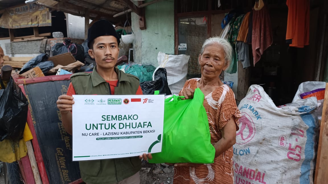 NU Care - LAZISNU Kabupaten Bekasi Mengisi Kemerdekaan dengan Berbagi Sembako pada Kaum Dhuafa