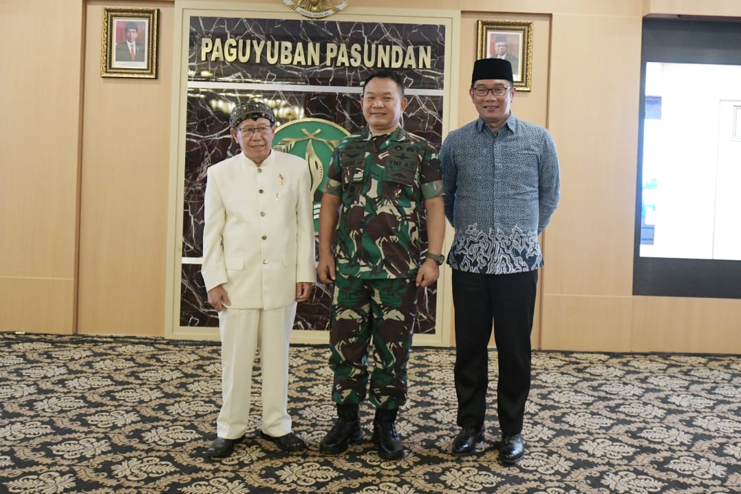 KSAD Jenderal Dudung Dapat Gelar Kehormatan Pinisepuh dari Pengurus Besar Paguyuban Pasundan