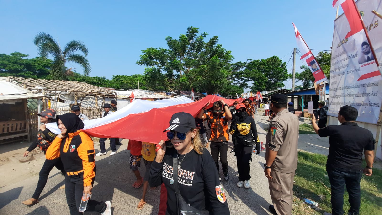 Bendera Merah- Putih Sudah Dikibarkan pada 16 Agustus, Ribuan Massa Ikuti Pawai Kirab Kebulatan Tekad Rengasde