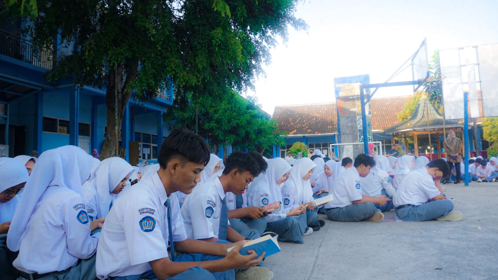 Gerakan Literasi di SMAN 1 Cilamaya, Setiap Pagi Siswa Wajib Baca Buku