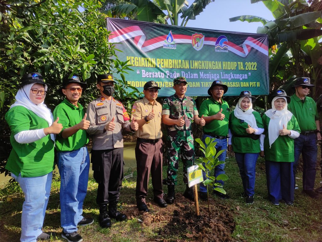 Rangkaian Hari Jadi ke-41 dan Upaya Jaga Kelestarian Lingkungan PDAM Tirta Bhagasasi Lakukan Penanaman Pohon