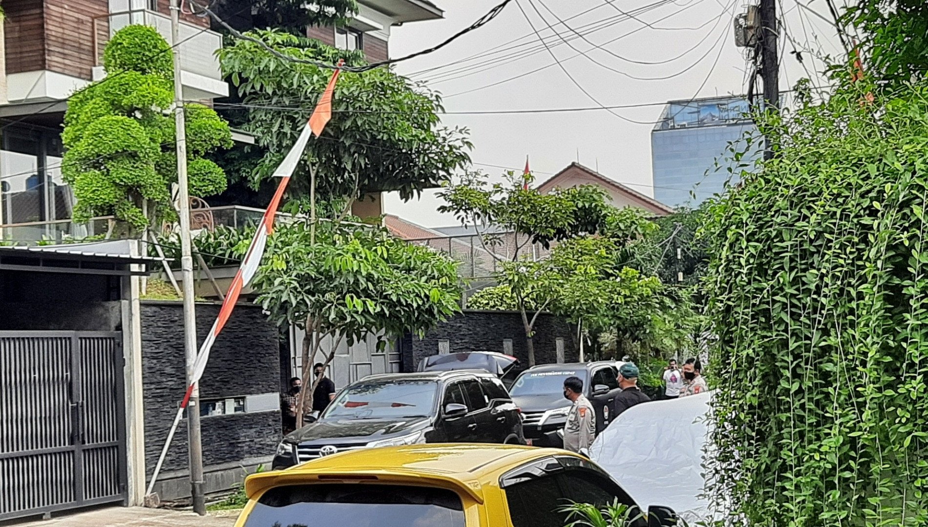 Jelang Penetapan Tersangka Baru, Pengacara Datangi Rumah Irjen Sambo