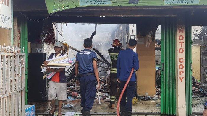 Toko Fotocopy Karangpawitan Ludes Terbakar