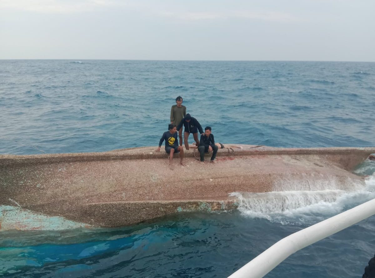 Kapal Motor Sida Rahayu 3 Terbalik di Laut Jawa, 8 ABK Termasuk Nahkoda Hilang, Tim SAR Bergerak dari Pantai S