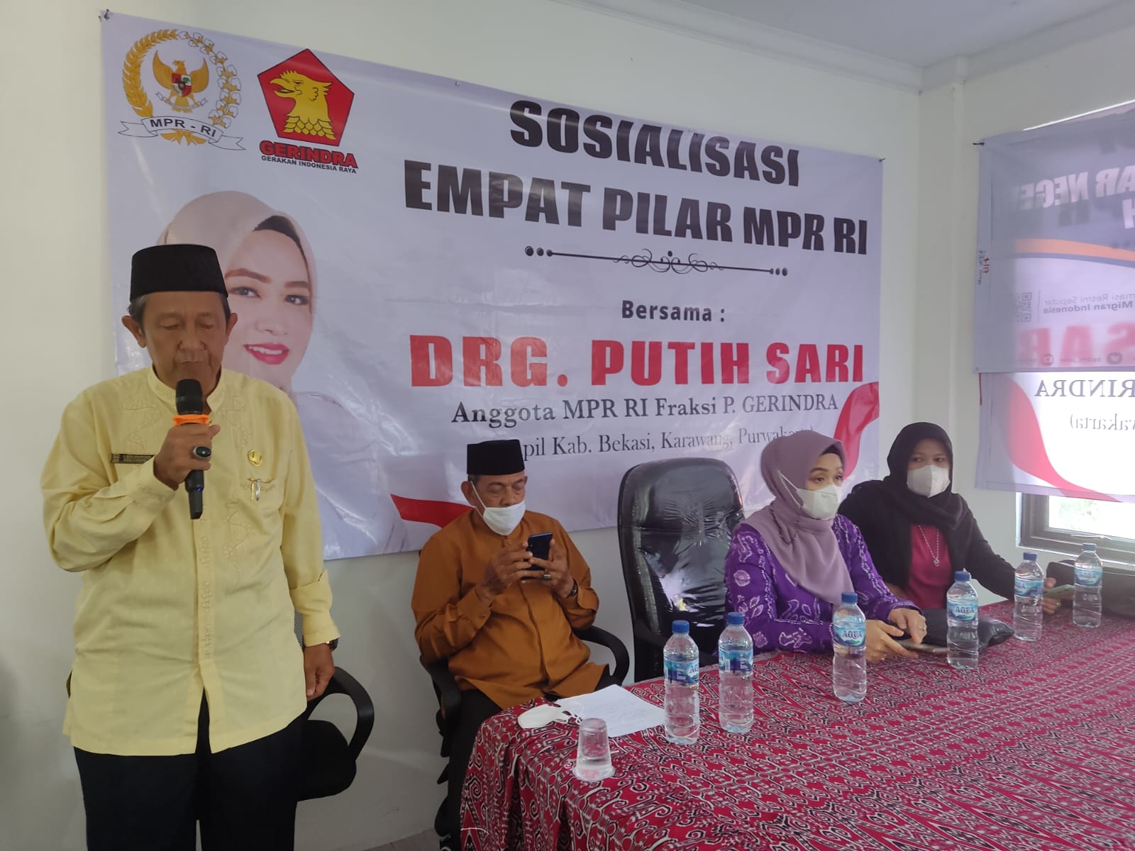 Sosialisasi 4 Pilar di Pebayuran, Putih Sari Ajak Masyarakat Implementasi Pancasila dengan Gotong Royong Dalam