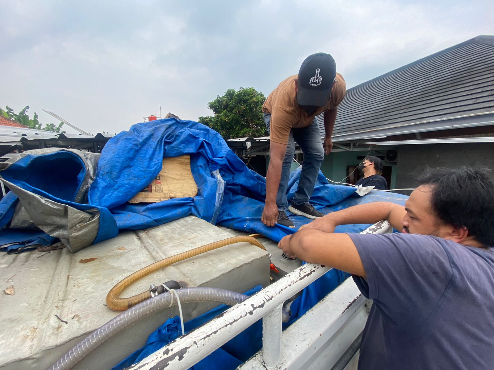 Polisi Menggerebek Penimbunan Solar dan Pertalite, Begini Penampakan Lokasinya...