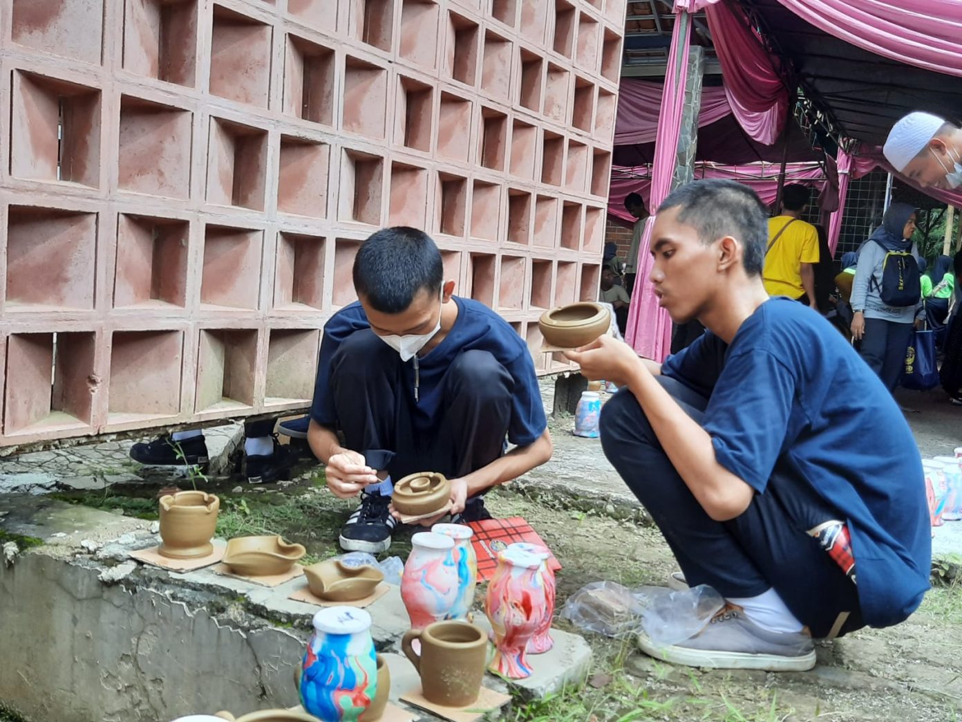 Pengrajin Keramik Plered Buat Inovasi Motif Baru Jepang Karya Asli Warga