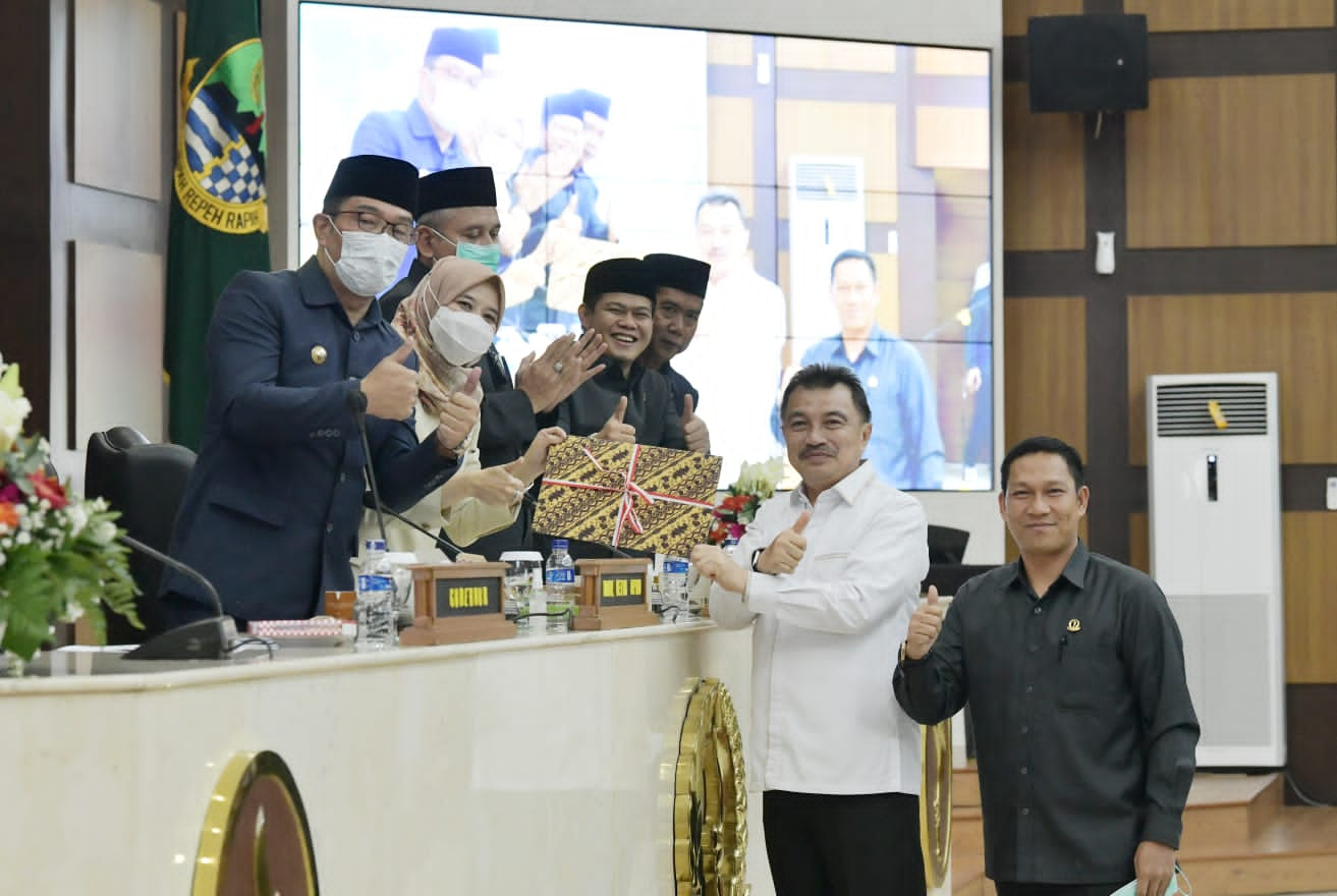 Gubernur Ridwan Kamil Tandatangani Perubahan KUA dan PPAS Anggaran 2022