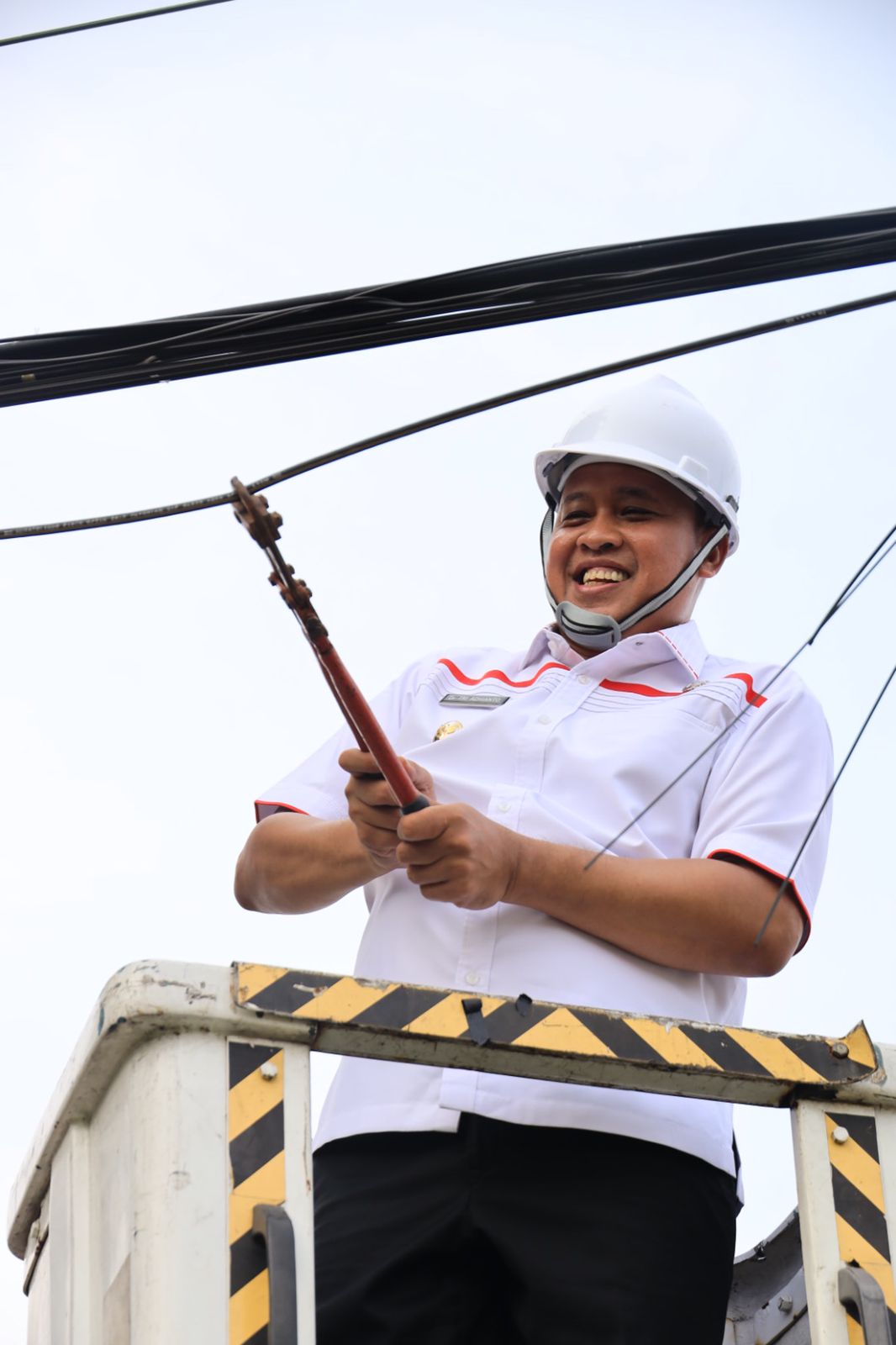 Kota Bekasi Mulai Tata Kabel Optik di Jatiasih