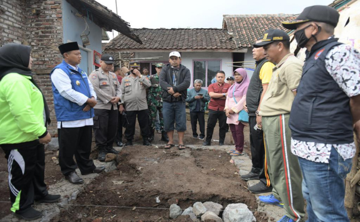 Pemprov Jabar Bantu Warga Garut yang Rumahnya Dirobohkan Rentenir