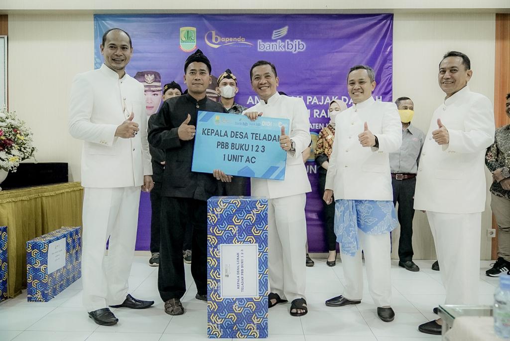 Anugerah Pajak Daerah Karawang 2022: Bapenda Berikan 12 Penghargaan, Ini Kategori Pemenangnya...