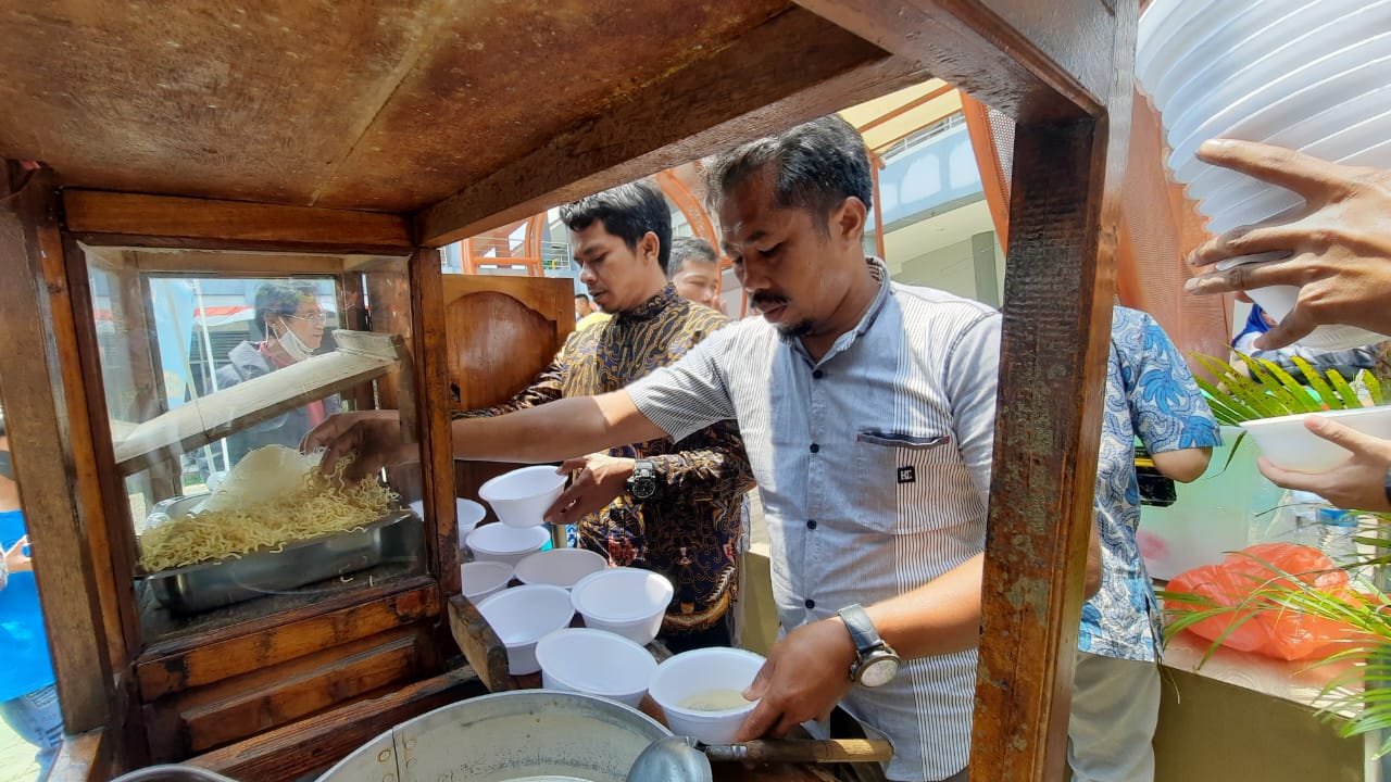 Ribuan Pedagang Bakso Ngeluh Mahalnya Sertifikasi Halal, Ketua Papmiso Indonesia: Omzet Paling Banyak Hanya Rp