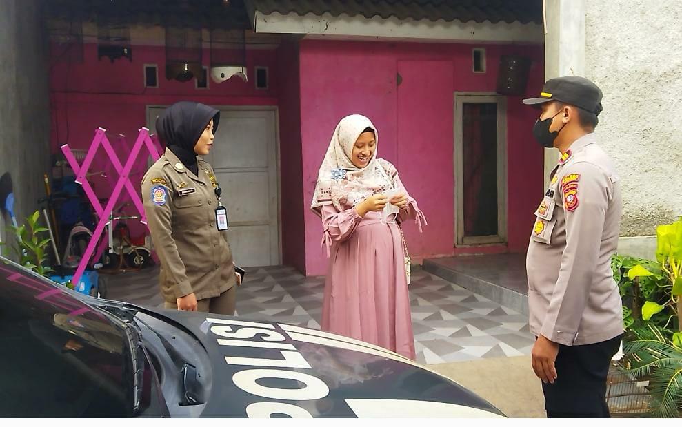 Ibu Hamil dari Kotabaru Ngidam Naik Mobil Patroli Polisi, Polres Karawang Pun Mengabulkannya
